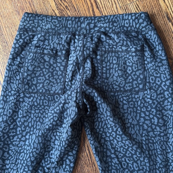 Sundays Women’s 1 Jogger Sweatpants Cheetah Leopard Print Zip Up Hems Elastic - Picture 5 of 9